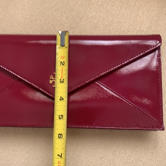 TORY BURCH PATENT CLUTCH! - Picture 9 of 12